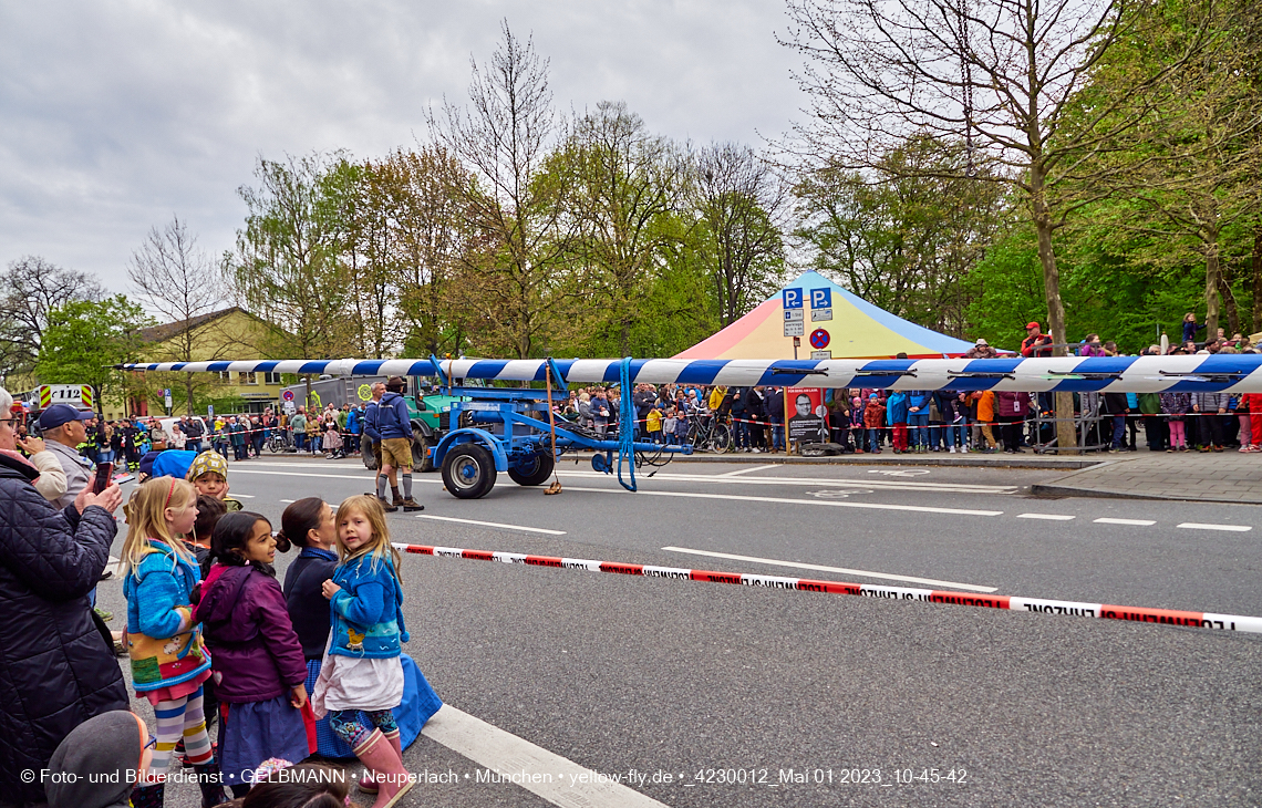 01.05.2023 - Maibaumaufstellung in Berg am Laim